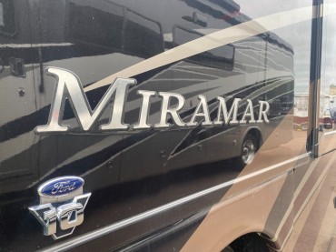 2019 - Thor Motor Coach - Miramar 34.2        21 Kms      Outside Kitchen