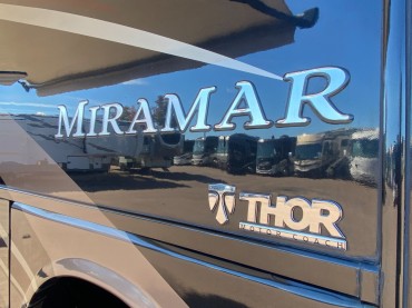 2019 - Thor Motor Coach - Miramar 34.2        21 Kms      Outside Kitchen
