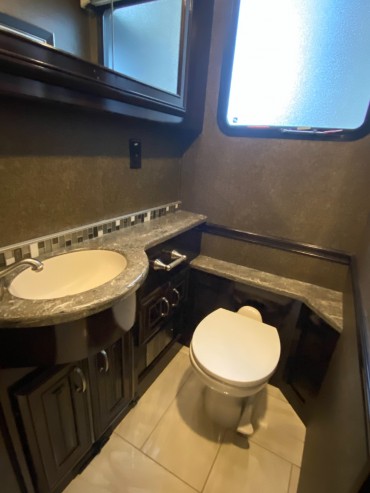 2018 - Thor Motor Coach - Tuscany 45AT     Dual Tag Axle   Diesel Pusher