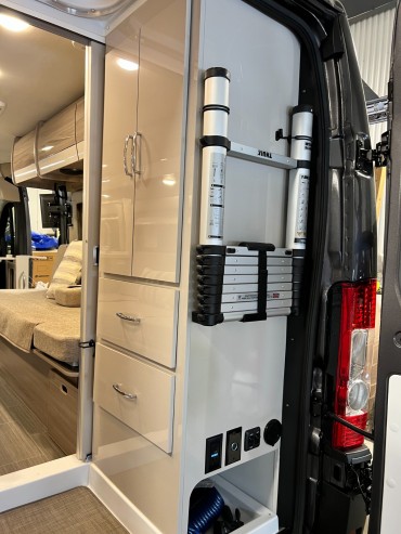2021 - Thor Motor Coach - Sequence 20L  3.6L V-6 Gas   