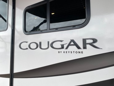 2022 - Keystone - Cougar 30BHS  Rear Bunks  Auto Leveling 