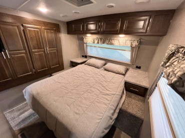 2020 - Forest River - Rockwood Ultra Lite 2906RS  Luxury Couples Unit