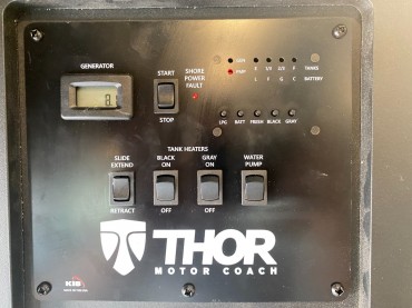 2022 - Thor Motor Coach - Four Winds 31W  V-8 Gas